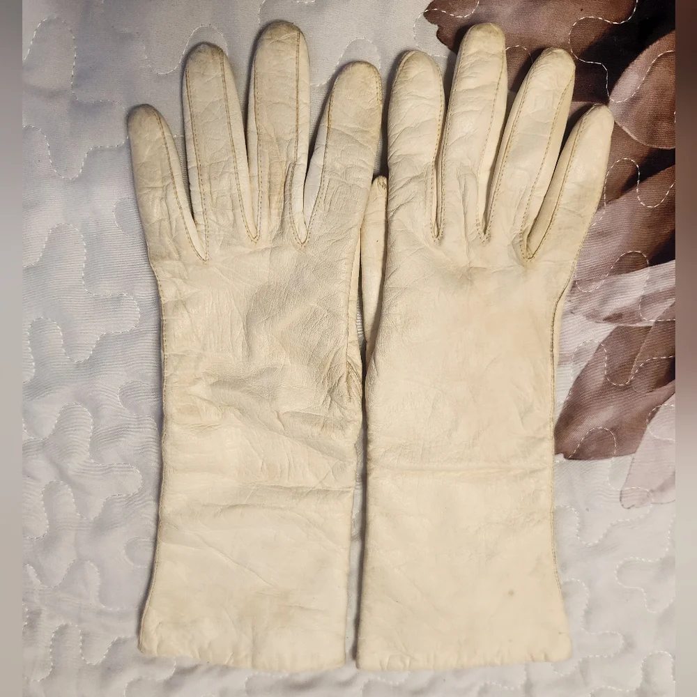 Vintage Cream Leather Gloves